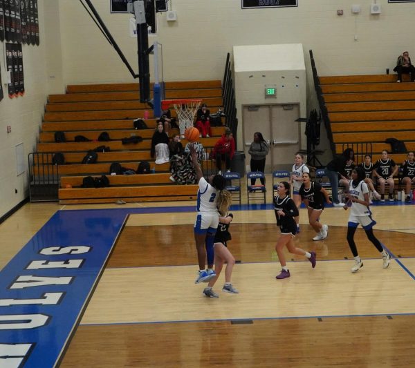 Meta Wa-Kolanji goes for a layup against Roosevelt on January 10th at Grandview high school.